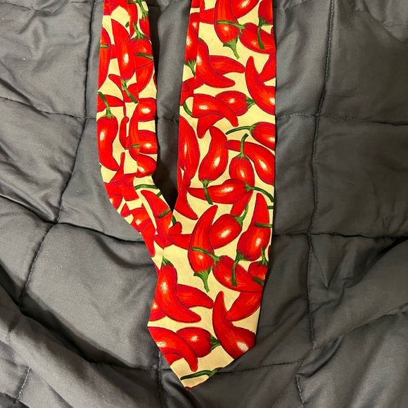 Now Designs 30th year Red Chili Peppers Tie - Picture 2 of 7